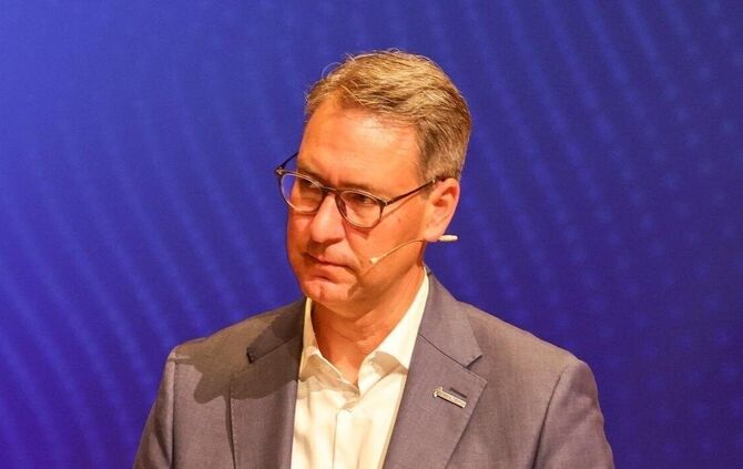Er schaut bedröppelt drein: Landrat Richard Sigel beklagt die Finanznot des Rems-Murr-Kreises.