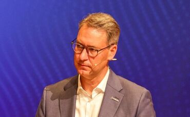 Er schaut bedröppelt drein: Landrat Richard Sigel beklagt die Finanznot des Rems-Murr-Kreises.