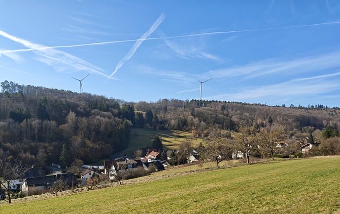 Baiereck ist geplagt von den Wusch- und Brummgeräusche, die den Ort vom Windpark Königseiche erreichen.