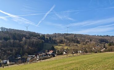 Baiereck ist geplagt von den Wusch- und Brummgeräusche, die den Ort vom Windpark Königseiche erreichen.