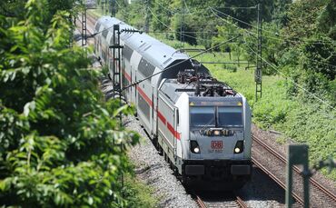 Bei einem Unfall in Schwäbisch Gmünd wurde am 12. Juni 2026 ein Intercity schwer beschädigt. (Symbolbild)