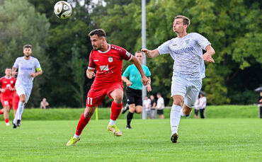 Die SG Schorndorf und Shkodran Selimaj (in Rot, hier im WFV-Pokal-Achtelfinale gegen Ravensburg) können mit der Saison mehr als 