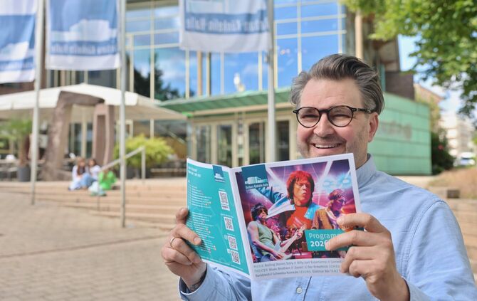 Michael Rathgeb-Wright ist seit Anfang 2026 neuer Leiter der Künkelinhalle und freut sich, das aktuelle Programm vorstellen zu k