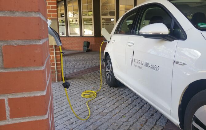 E-Dienstfahrzeuge der Landkreisverwaltung sind zwischenzeitlich in der neuen Tiefgarage untergebracht.