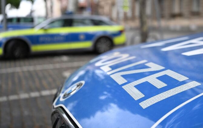 Ein Unfall mit zehn beteiligten Fahrzeugen wird untersucht. (Symbolbild)