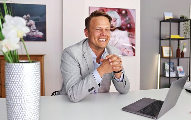 Jonas Czabon und seine Mitarbeiter von Heron Immobilien beraten Kunden derzeit auch in der Waiblinger Altstadt.