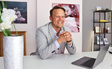 Jonas Czabon und seine Mitarbeiter von Heron Immobilien beraten Kunden derzeit auch in der Waiblinger Altstadt.
