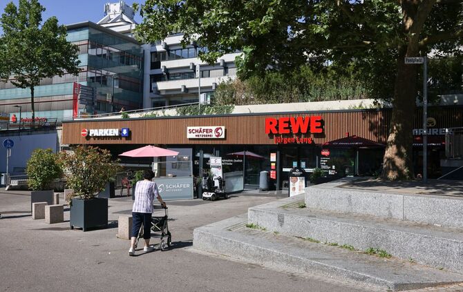 Der neu gestaltete Eingang zum Rewe am Alten Postplatz in Waiblingen.