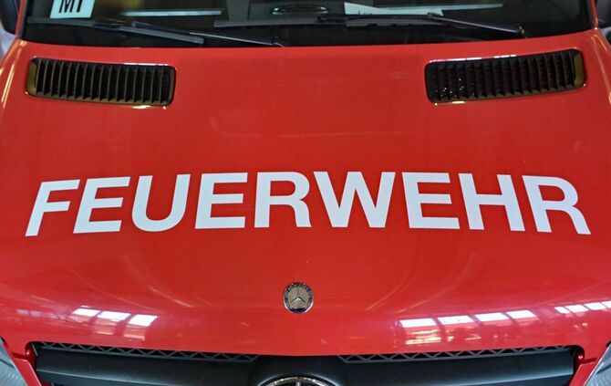 Die Feuerwehr konnte den Brand nach gut einer Stunde löschen. (Symbolbild)