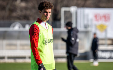 Noah Darvich wird für ein Jahr vom VfB Stuttgart an die SV Elversberg verliehen.