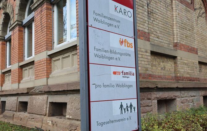 Familienzentrum Karo: Hier befindet sich die Familienbildungsstätte (FBS) in Nachbarschaft der Volkshochschule (VHS).