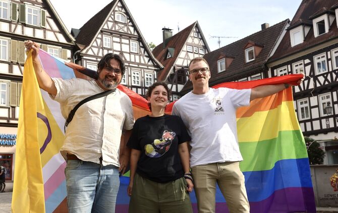 Organisieren den ersten CSD in Schorndorf: Gratian Riter (von links), Corin Benesch und Tolunay Yöce.