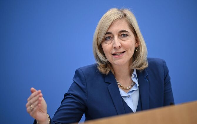 Bundesgesundheitsministerin Warken