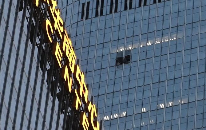 Kleinflugzeug prallt gegen höchsten Wolkenkratzer Pekings