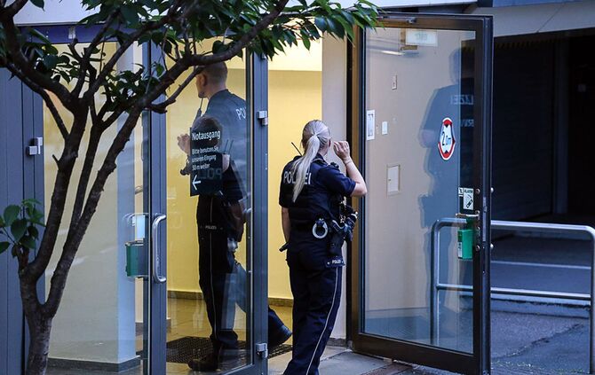 Unbekannte Frau nimmt Neugeborenes aus Krankenhaus mit