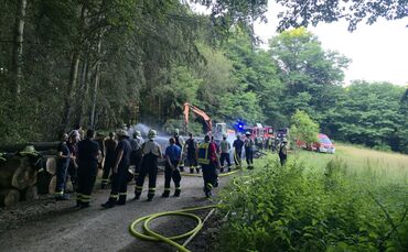 Ein Großaufgebot mehrerer Feuerwehren war zum Löschen vor Ort.
