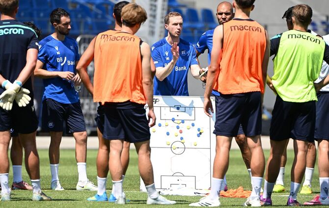 Fußball: 2. Bundesliga, Trainingsauftakt des Karlsruher SC