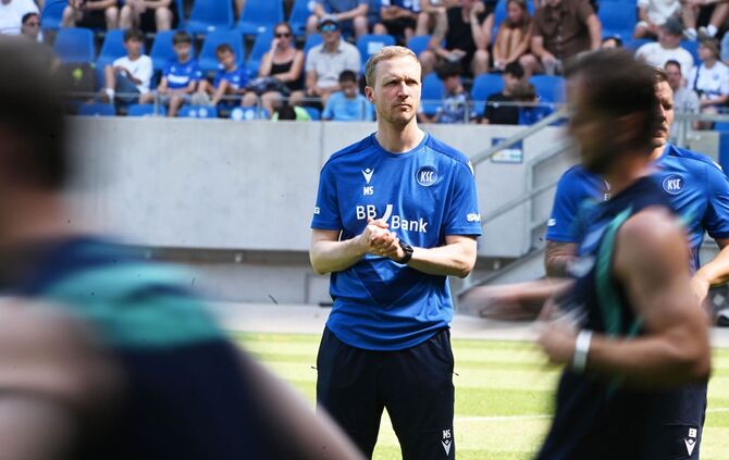 Fußball: 2. Bundesliga, Trainingsauftakt des Karlsruher SC