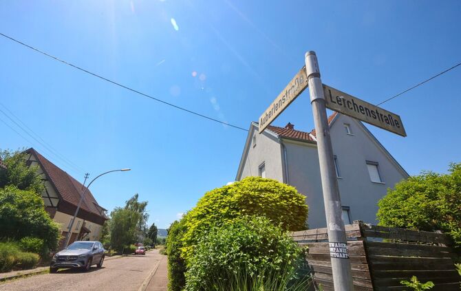Der Rechtstreit der Stadt Weinstadt mit der Deutschen Funkturm um den geplanten 34-Meter-Mobilfunkmast in der Auberlenstraße (si