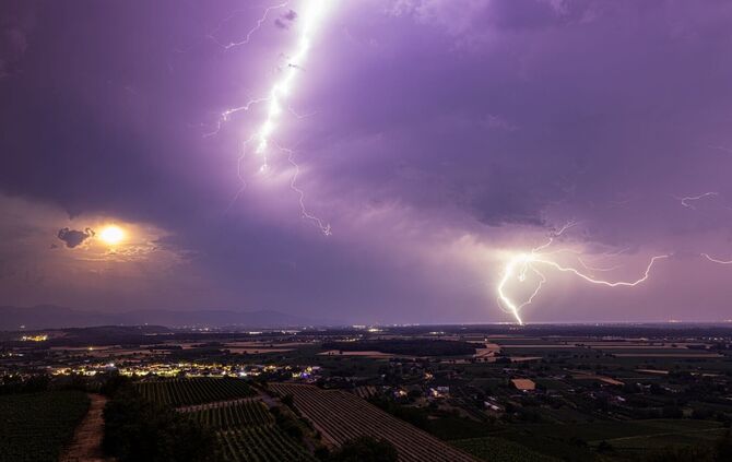 Gewitter ziehen übers Land.