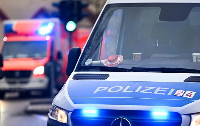 Ein Rettungshubschrauber brachte das Mädchen in ein Krankenhaus.