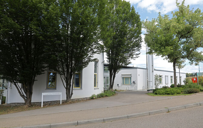 Im Keller der Hungerberggrundschule betreiben die Stadtwerke eine Heizzentrale, die nächstes Jahr modernisiert wird. Schule, Kit