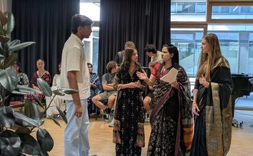 Gemeinsames Theaterstück der indischen und der Winnender Schüler.