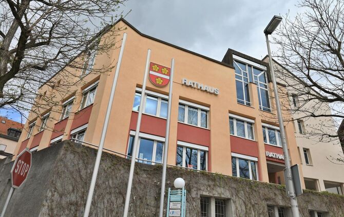 Rathaus Leutenbach verwaltung Gemeinde Kommune symbol symbolbild symbolfoto