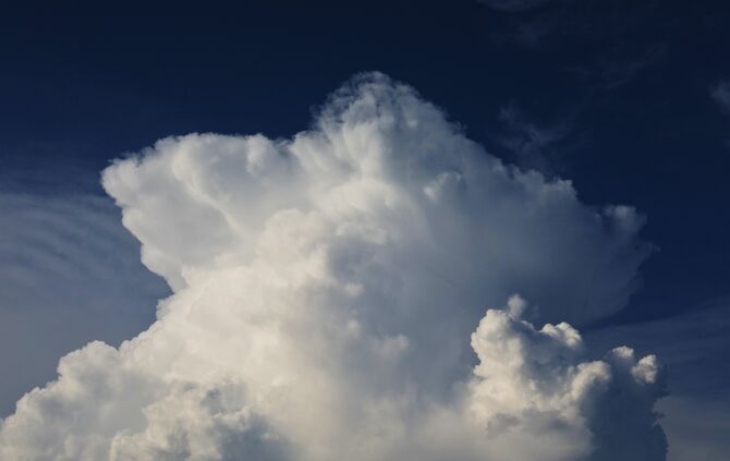 Metereologe: "Innerhalb von Minuten können sich lokal Gewitter-Wolken bis zu einer Höhe von acht Kilometern auftürmen. Dann geht