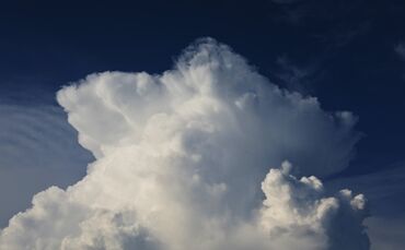 Metereologe: "Innerhalb von Minuten können sich lokal Gewitter-Wolken bis zu einer Höhe von acht Kilometern auftürmen. Dann geht