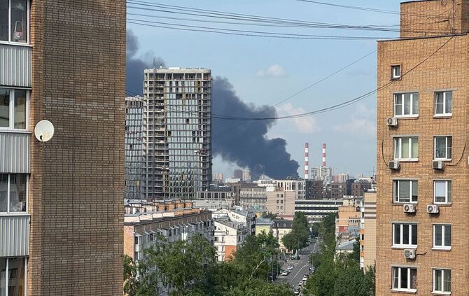 Ukraine-Krieg - Brand im Osten Moskaus