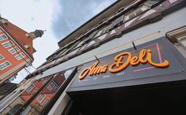 Das "Ama Deli" am Schorndorfer Marktplatz hat im Sommer zum Teil auch abends geöffnet.