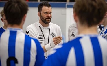 Dragos Oprea als Trainer der U19 des TVB Stuttgart.