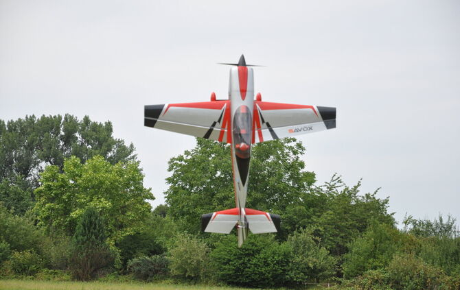 Kunstflugmodell beim Schaufliegen der Fliegergruppe Schorndorf.