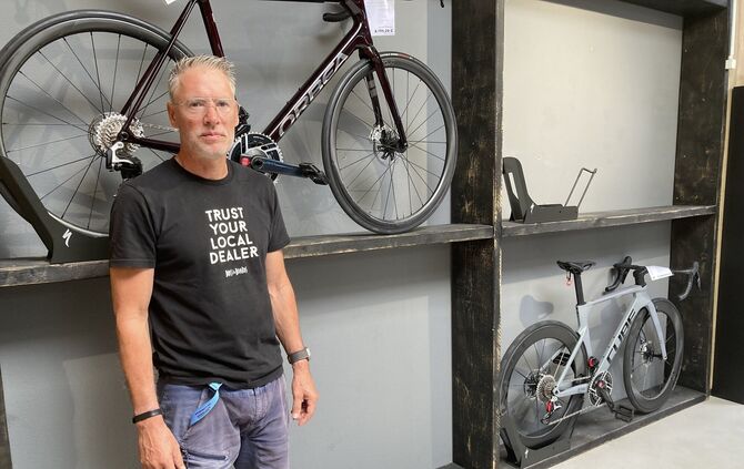 Bikes'n'Boards-Gründer Steffen Schuck: Leerstellen im Regal. Fahrradgeschäfte sind ein begehrtes Ziel von Einbrechern geworden.
