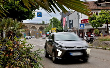 Die Strümpfelbacher Straße mit Blick Richtung Viadukt. Sie ist das Herz des Einzelhandels von Weinstadt.