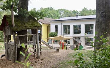 Eltern der Kita an der Schillerschule machen sich über große Hitze Sorgen.