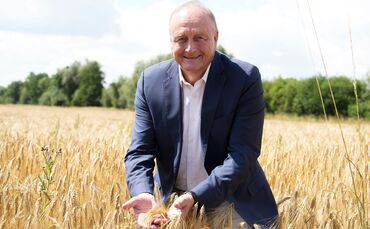 Bauernpräsident Joachim Rukwied kommt zum Start der Ernte von Wintergerste aufs Feld. Die Weizenernte startet etwas später.
