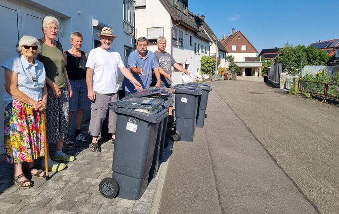 Franziska Sommer, Brigitte Bauer, Gudrun Aldinger, Dieter Bauer, Peter Albus, und Lothar Sziede (von links) sind zusammen mit de