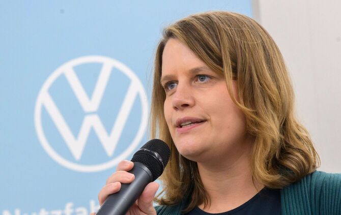 Julia Willie Hamburg bei VW Nutzfahrzeuge