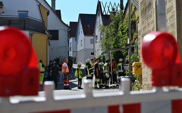 In Ingersheim soll ein Bewohner den Dachstuhl seines Hauses angezündet haben und Brandsätze geworfen haben.