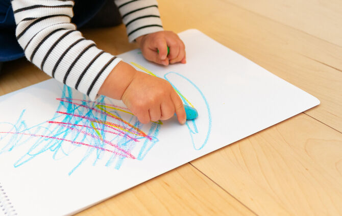 Kinder, die Missbrauch ausgesetzt sind, senden Signale – aber oft subtil und uneindeutig (Symbolbild.)