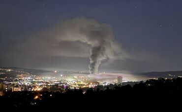 Rauchsäule über Stuttgart-Wangen: Der Großbrand im Großmarkt ist weithin sichtbar und sorgt für starke Rauchentwicklung.