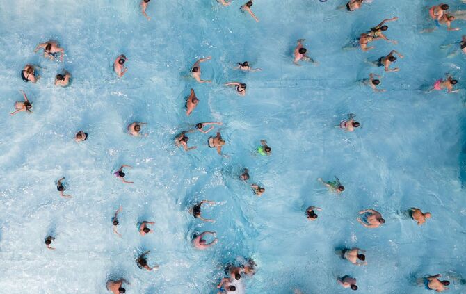 Handy-Eltern im Freibad - eine tödliche Gefahr