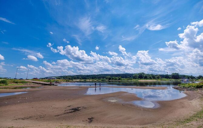 Elbfähre wegen Niedrigwasser außer Betrieb