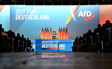 Die AfD tagt in der weiträumig abgesperrten Messe Erfurt.