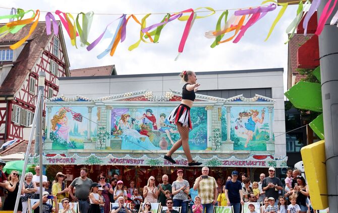 Das Straßenkunstfestival beim Brunnenfest in Winterbach begeisterte die Besucher.