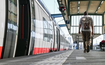 Mehrere Wochen lang müssen Pendler und Bahnreisende Einschränkungen hinnehmen. (Symbolfoto)