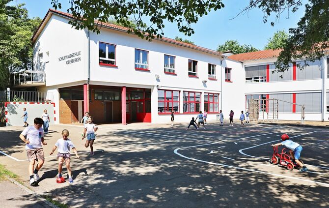 Der neu gestaltete Schulhof der Schurwaldschule Oberberken.