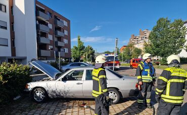 In Weinstadt geriet ein Mercedes in Brand.
